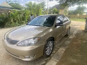 Toyota Camry LE 4dr Sedan (2.4L 4cyl 5A) 2006 Gold