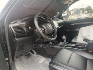 Toyota Hilux 2025 Black