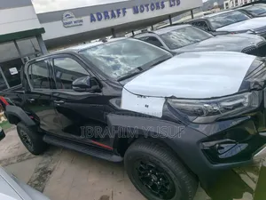 New Toyota Hilux 2025 Black