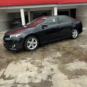Toyota Camry SE 4dr Sedan (2.5L 4cyl 6A) 2012 Blue