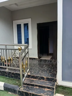 4bdrm Bungalow in Shalom Estate, Oshimili South for rent
