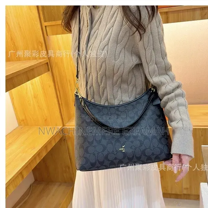 Quality Leather Patterned Crossbody Handbag With Adjustable Strap