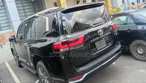 Toyota Land Cruiser 2023 Black