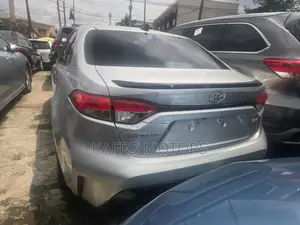 Toyota Corolla SE 2022 Silver