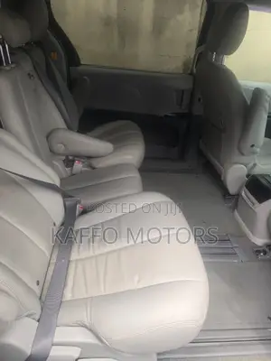 Toyota Sienna LE 7 Passenger 2011 Blue