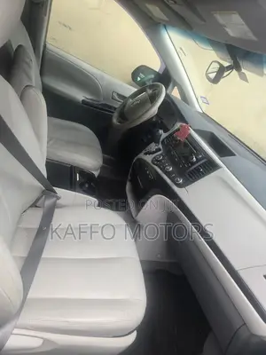 Toyota Sienna LE 7 Passenger 2011 Blue