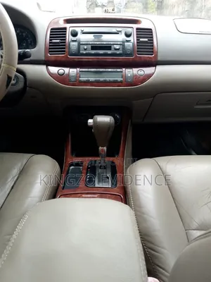 Toyota Camry 2005 Gold