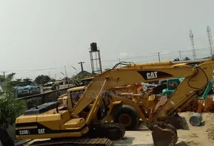 Direct Tokunbo Cat Excavator 320bl