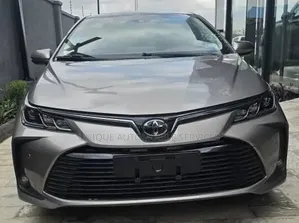 Toyota Corolla XSE 2021 Gold