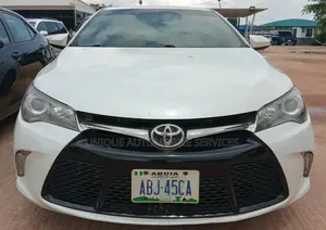 Toyota Camry XSE 4dr Sedan (2.5L 4cyl 6A) 2017 Off white