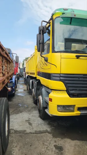 Mercedes Benz Actros Tipper 12 Tires 2001 Yellow