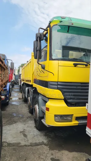 Mercedes Benz Actros Tipper 12 Tires 2001 Yellow