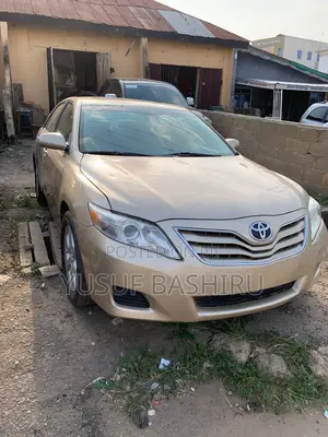 Toyota Camry 2010 Gold