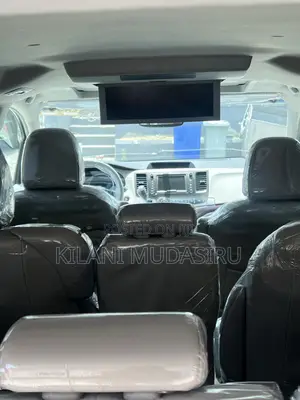 Toyota Sienna LE 7 Passenger 2012 Silver