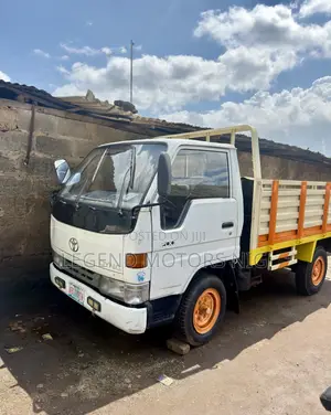 Toyota Dyna 200 Normal Hand 2rz Engine First Body