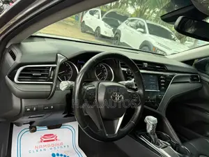 Toyota Camry SE FWD (2.5L 4cyl 8AM) 2018 Gray