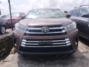 Toyota Highlander 2019 Brown