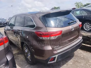 Toyota Highlander 2019 Brown