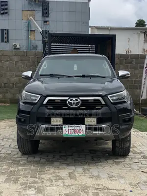 Toyota Hilux SR 4x4 2013 Black