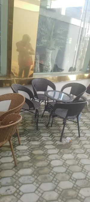 Out Door Chairs With Table