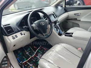 Toyota Venza 2010 Silver
