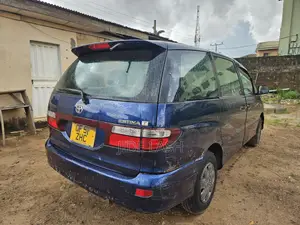 Toyota HiAce 2002 Blue