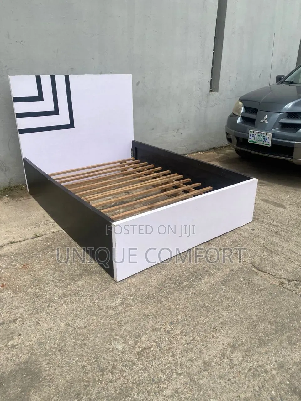 Top Quality Beautiful 41⁄2 by 6 Bedframe