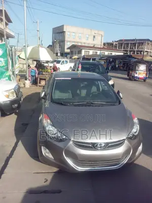 Hyundai Elantra 2012 Gold