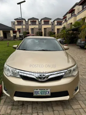 Toyota Camry LE 4dr Sedan (2.5L 4cyl 6A) 2012 Gold