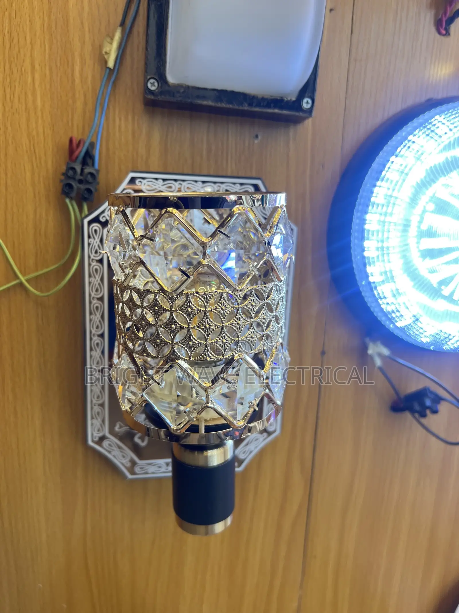 Wall Bracket That Uses Bulb