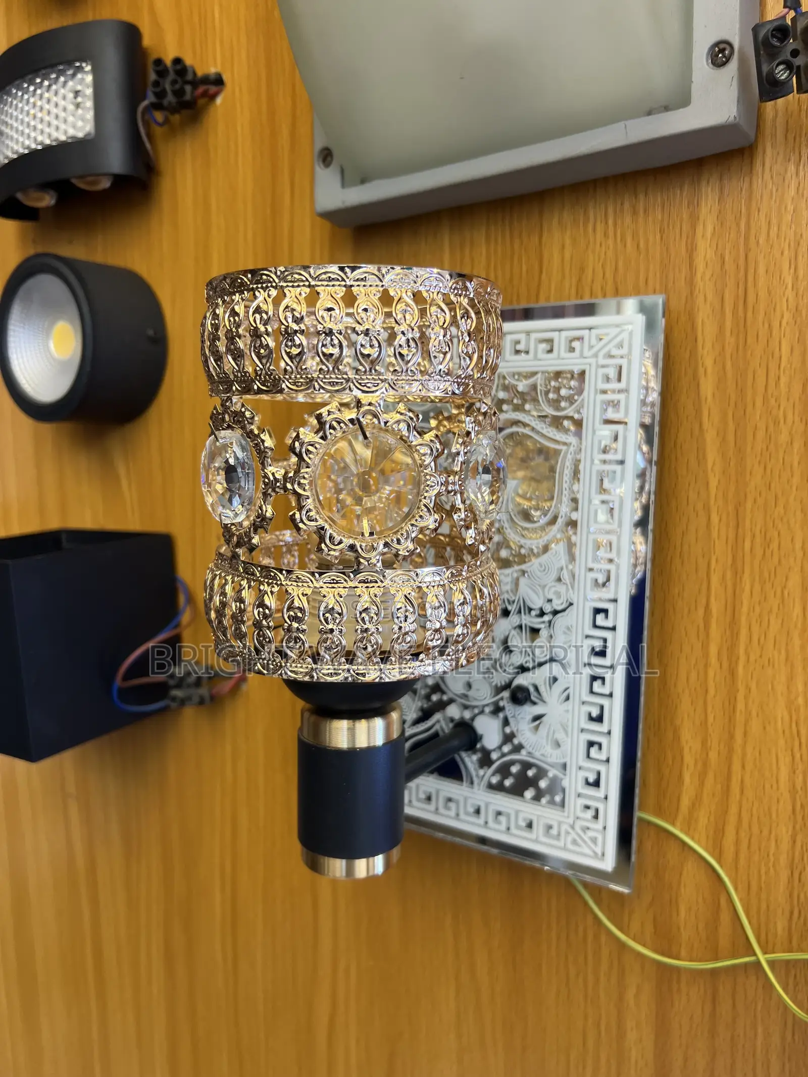 Wall Bracket That Uses Bulb