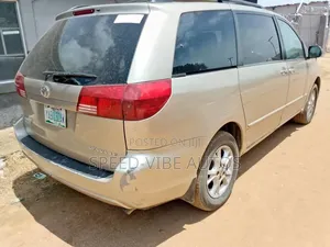 Toyota Sienna 2005 Gold