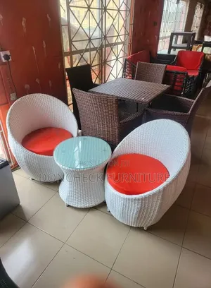 Garden Chair With Center Table