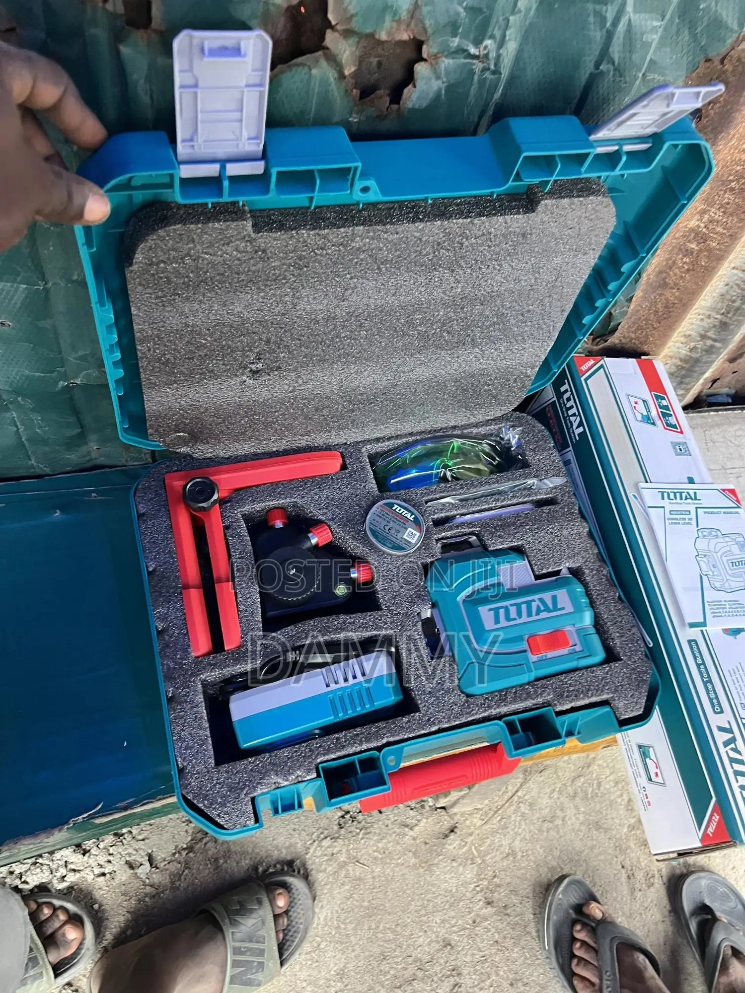 Total 16v Cordless 3d Laser Level (Tll301201).