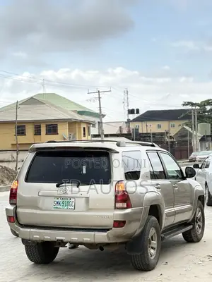 Toyota 4-Runner SR5 V6 4x4 2005 Gold
