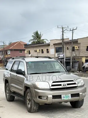 Toyota 4-Runner SR5 V6 4x4 2005 Gold