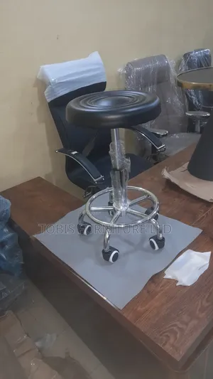 Adjustable Rolling Stool – Ergonomic Salon, Clinic Office Stool