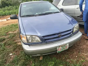 Toyota Sienna 2001 Blue