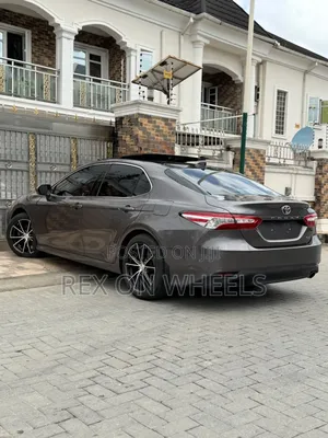 Toyota Camry 2018 Gray