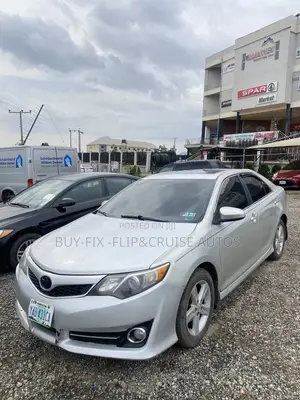 Toyota Camry SE Sport 4dr Sedan w/Prod. End 11/13 (2.5L 4cyl 6A) 2014 Silver