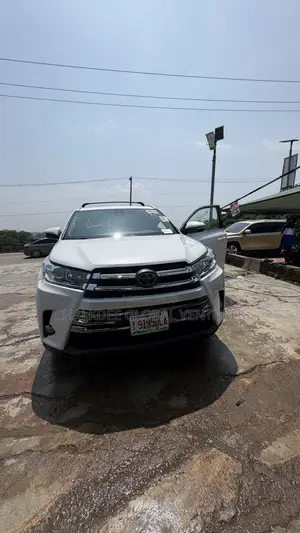 Toyota Highlander Limited 4x2 V6 (3.5L 6cyl 8A) 2017 White