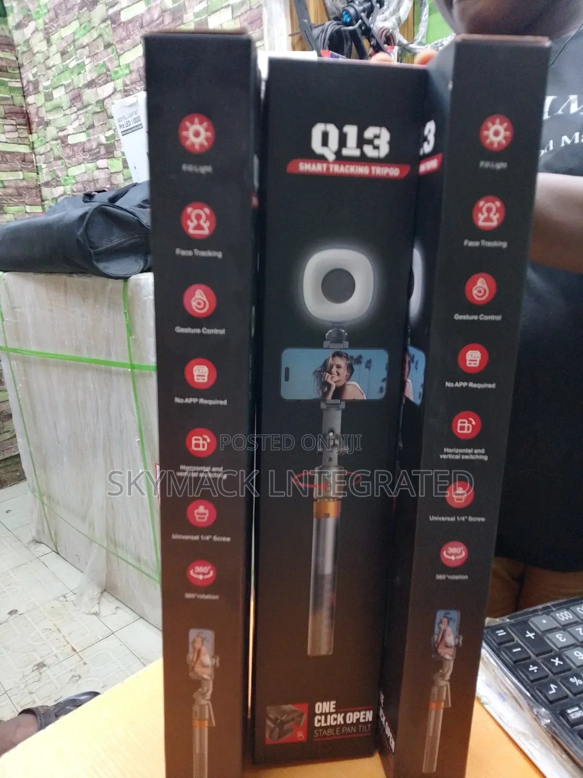 Q13 Smart Tracking Tripod