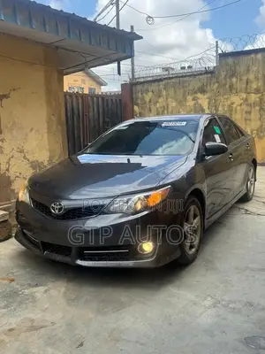 Toyota Camry SE 4dr Sedan (2.5L 4cyl 6A) 2014 Gray