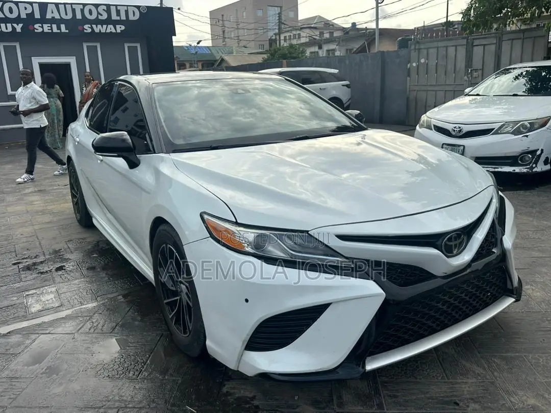 Toyota Camry 2019 White