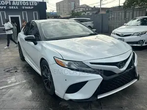 Toyota Camry 2019 White