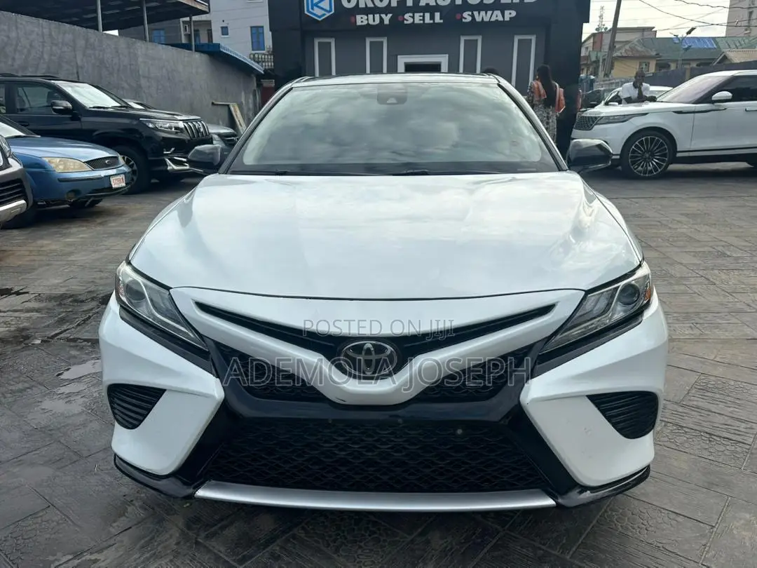 Toyota Camry 2019 White