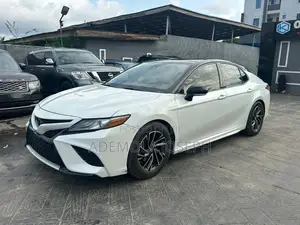 Toyota Camry XSE (2.5L 4cyl 8A) 2019 White