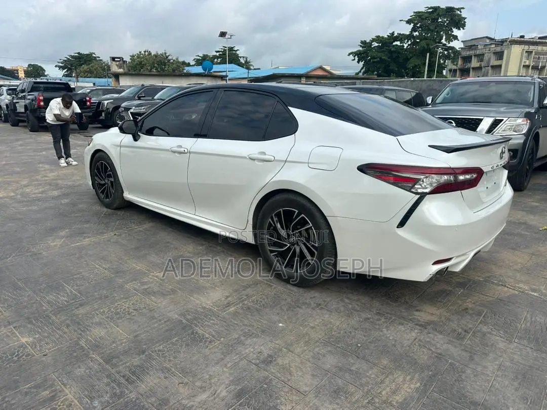 Toyota Camry 2019 White
