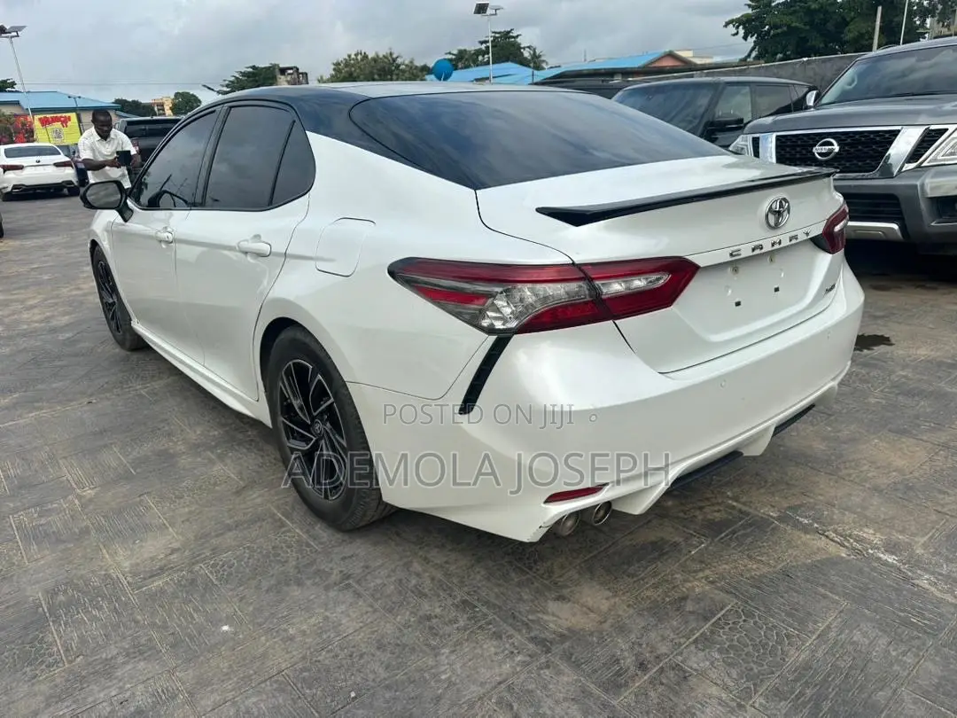 Toyota Camry 2019 White