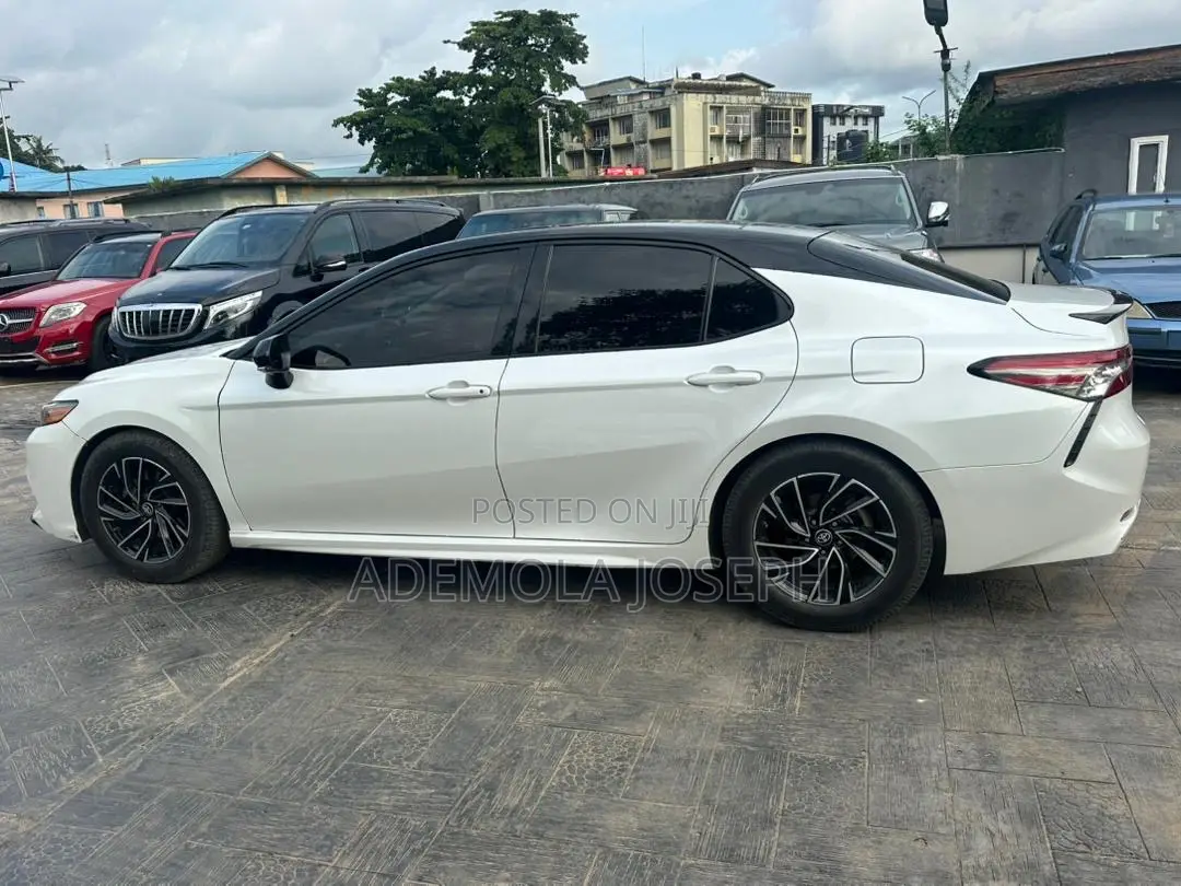 Toyota Camry 2019 White